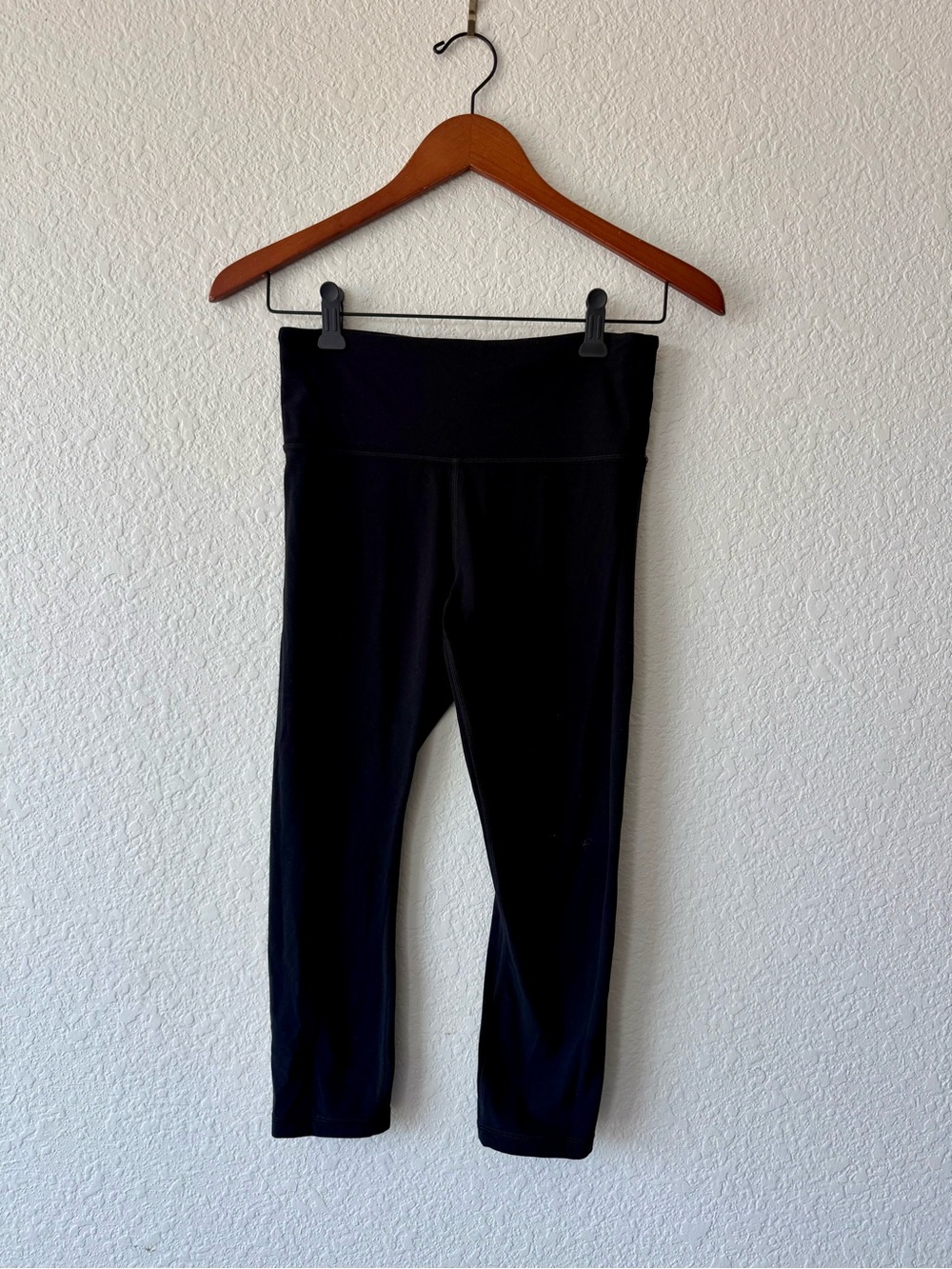 Athleta S Black High-Waist Elation Capri Leggings